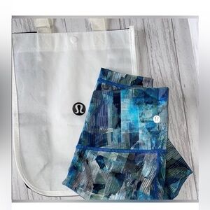 ❤️NWOT- Lululemon High Rise Leggings Blue Abstract Print Size 2